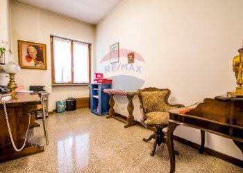 Soggiorno - Villa Via Riale
 
8, Castelletto Sopra Ticino - foto 27