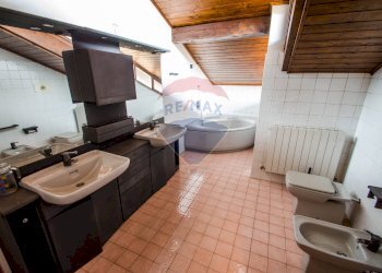 Bagno - Villa Via Riale
 
8, Castelletto Sopra Ticino - foto 31