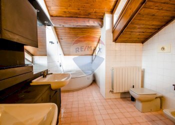 Bagno - Villa Via Riale
 
8, Castelletto Sopra Ticino - foto 32