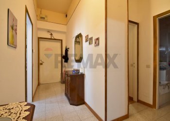 Hall / corridoio - Trilocale Lesa - foto 4