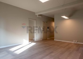 Stanza vuota - Office Via Giacomo Matteotti
 
33, Arona - photo 2