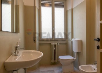 Bagno - Office Via Giacomo Matteotti
 
33, Arona - photo 9