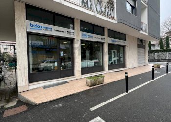 Edificio all\'aperto - Locale Commerciale via Gian Giacomo De Ponti
1, Arona - foto 3