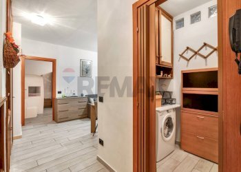 Hall / corridoio - Bilocale Via De Bernardi
 
9, Lesa - foto 15