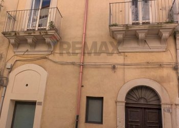 Edificio all\'aperto - Casa indipendente piazza 16-17 maggio 1860, Ragusa - foto 1