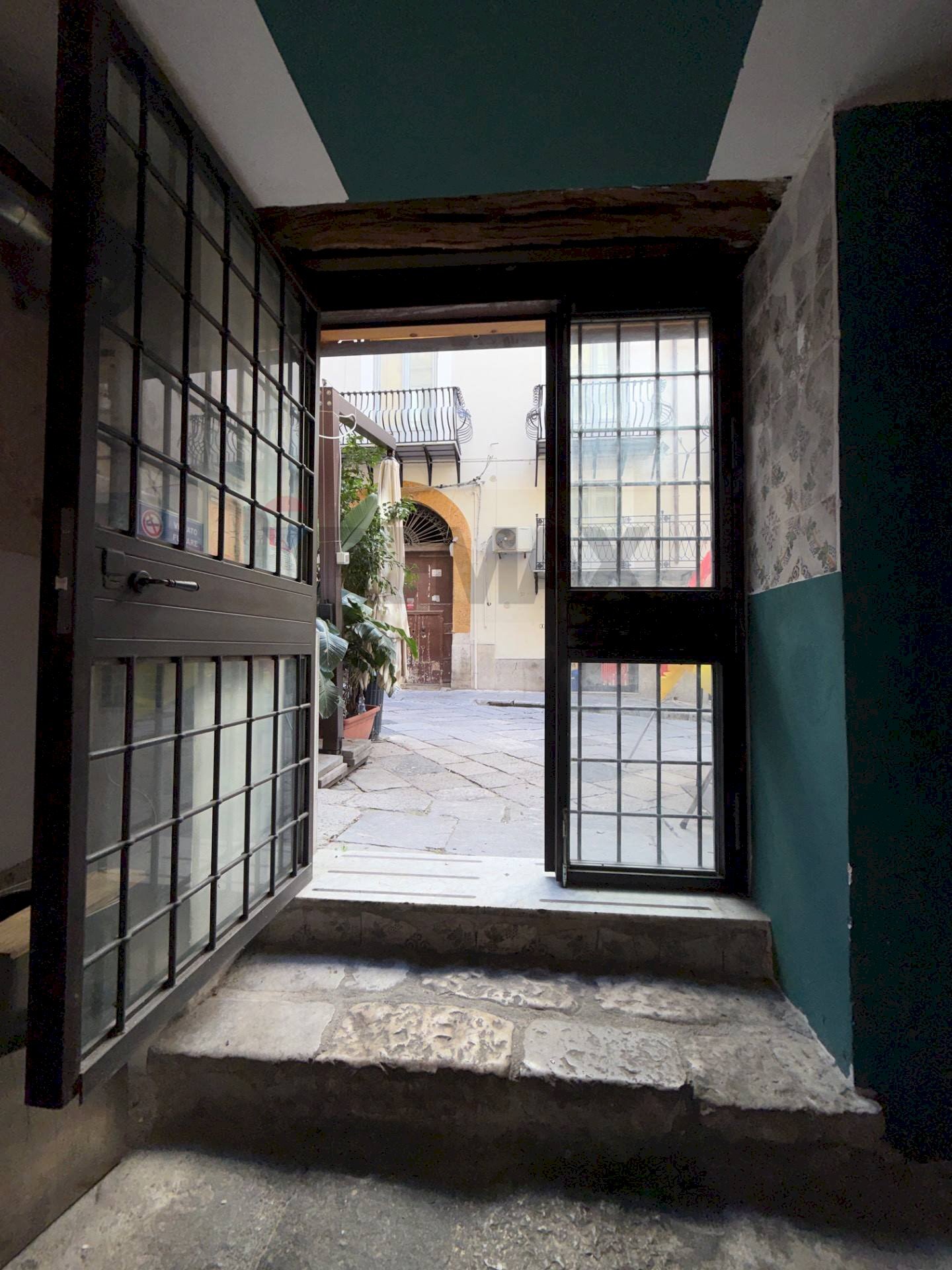 Scale - Commercial Activity Via Discesa dei Giudici
 
32, Palermo - photo 3