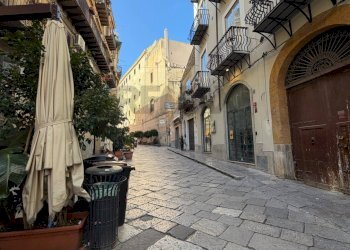 Edificio all\'aperto - Commercial Activity Via Discesa dei Giudici
 
32, Palermo - photo 10