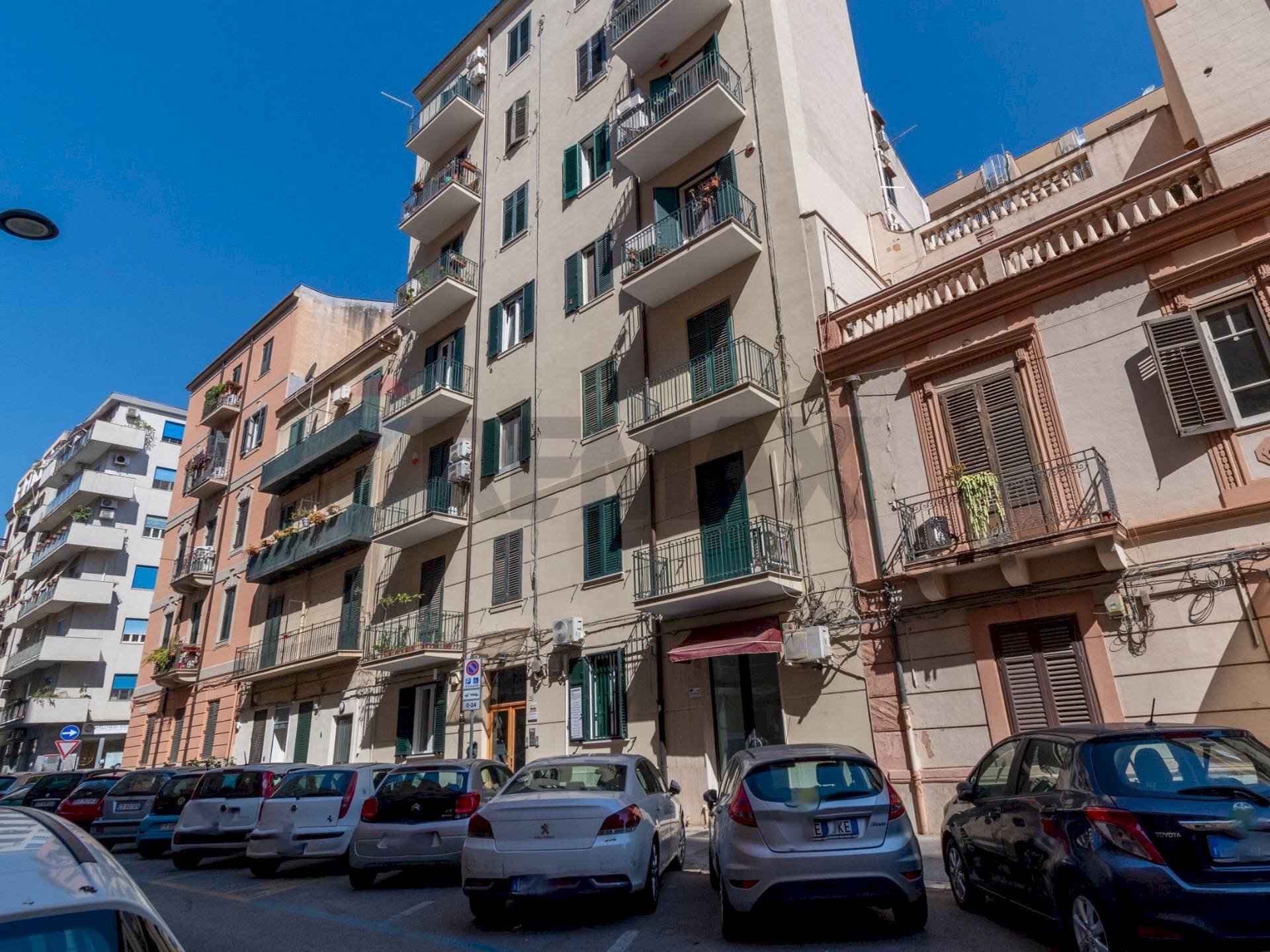 Edificio all\'aperto - Shop Via Gioacchino Di Marzo
 
53, Palermo - photo 1