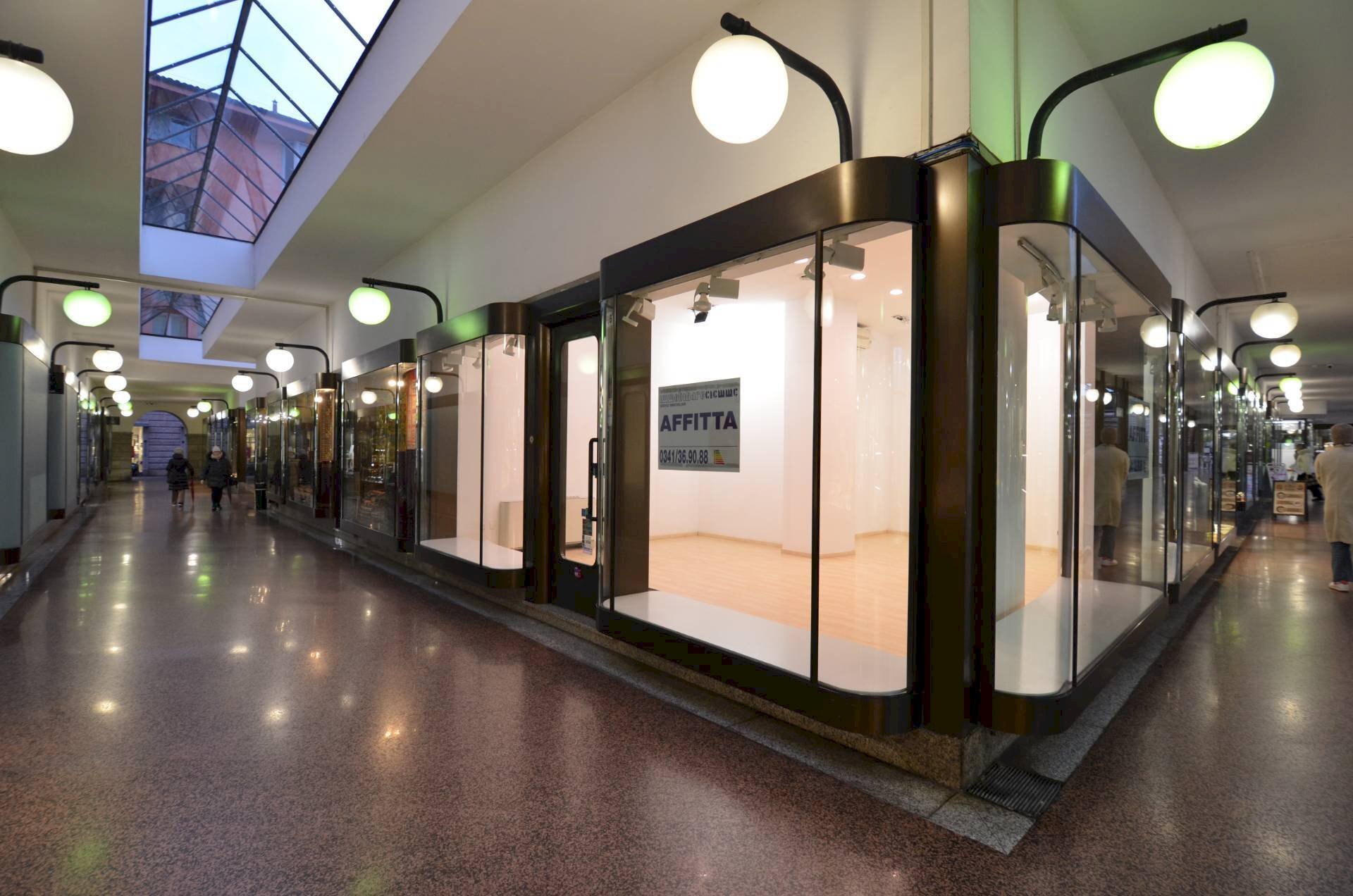 Foto 1 - Commercial Premises Via Fratelli Cairoli
 
110, Lecco - photo 1