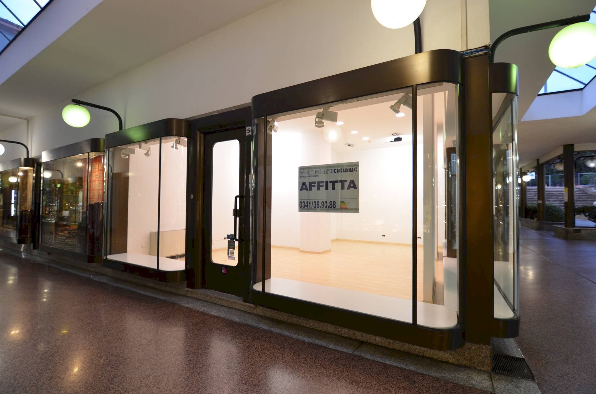 Foto 2 - Commercial Premises Via Fratelli Cairoli
110, Lecco - photo 2