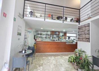 Ricezione / Lobby - Attività Commerciale Viale Trieste
 
92, Cosenza - foto 6