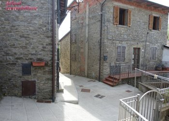 Foto 1 - Casa semi indipendente Via Casina
 
12, Poppi - foto 1