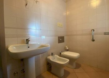 Bagno - Trilocale via Enrico dell'Acqua, Busto Arsizio - foto 26