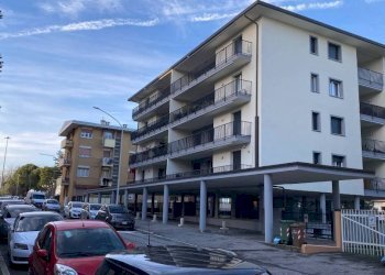 Facciata - Trilocale via Enrico dell'Acqua, Busto Arsizio - foto 40