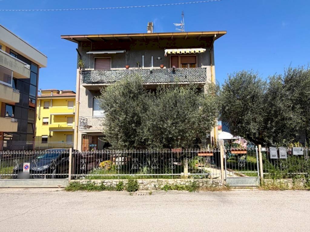 Facciata - Four-room apartment via Mirabello, 3, Rimini - photo 1