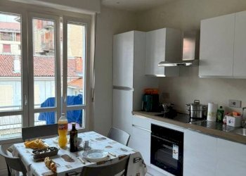 Cucina - Appartamento piazza Risorgimento, 28, Saluzzo - foto 2