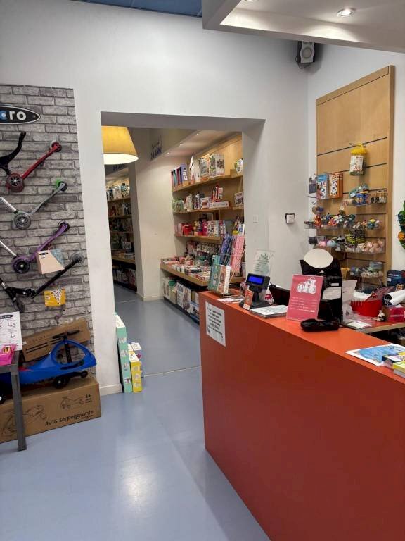 Interno non residenziale - Negozio corso Giuseppe Garibaldi, 10, Pavia - foto 2