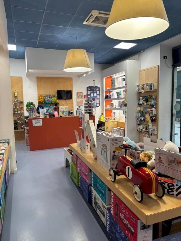 Interno non residenziale - Negozio corso Giuseppe Garibaldi, 10, Pavia - foto 3