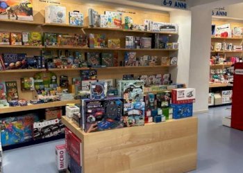 Interno non residenziale - Negozio corso Giuseppe Garibaldi, 10, Pavia - foto 11