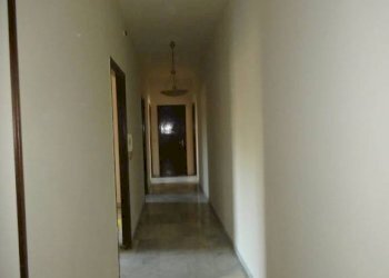 Corridoio - Trilocale via Gioacchino Rossini, Alba - foto 4