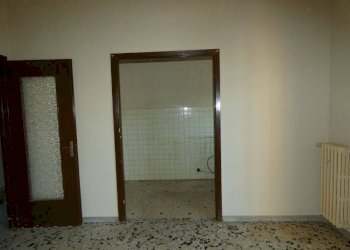 Stanza non arredata - Trilocale via Gioacchino Rossini, Alba - foto 7