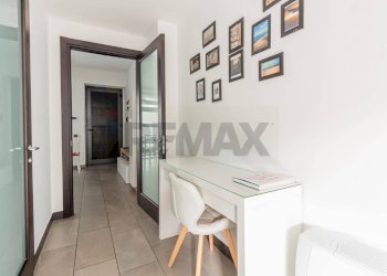 Hall / corridoio - Three-room apartment VIA WATT
11, Milano - photo 33