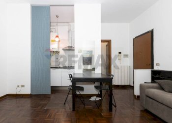 Sala da pranzo - Monolocale VIALE CORSICA
 
57, Milano - foto 7