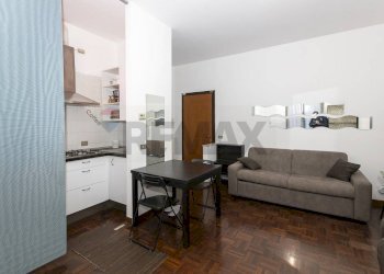 Sala da pranzo - Monolocale VIALE CORSICA
 
57, Milano - foto 8