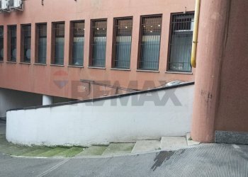 RAMPA USCITA ED ENTRATA - Box VIA  CREMA
 
2, Milano - foto 5