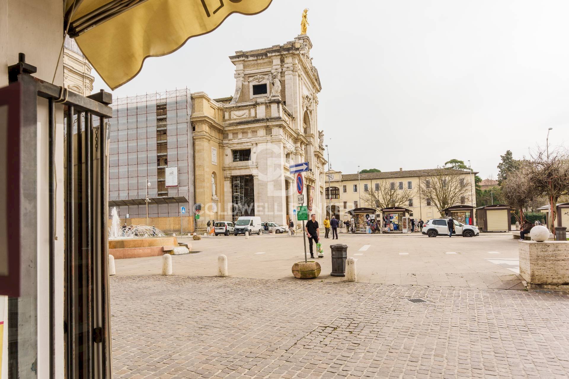 Foto 1 - Negozio Piazza Garibaldi 23, Assisi - foto 1