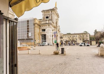 Foto 1 - Shop Piazza Garibaldi 23, Assisi - photo 1