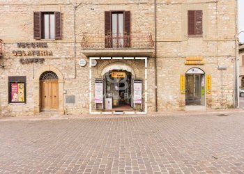 Foto 3 - Shop Piazza Garibaldi 23, Assisi - photo 3