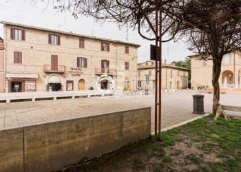 Foto 5 - Shop Piazza Garibaldi 23, Assisi - photo 5