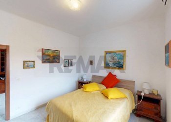 Camera / camera da letto - Quadrilocale via forni antichi
 
2, Savignone - foto 20