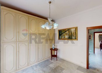 Camera / camera da letto - Quadrilocale via forni antichi
 
2, Savignone - foto 22