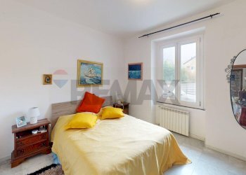 Camera / camera da letto - Quadrilocale via forni antichi
 
2, Savignone - foto 44