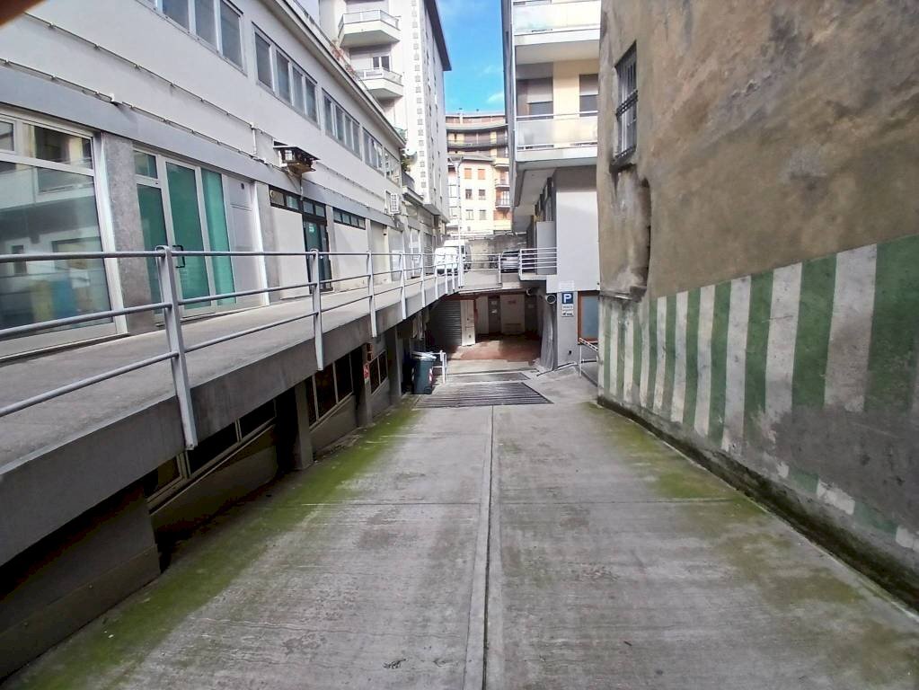 Cortile interno - Box galleria Campello, Sondrio - foto 2