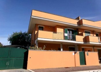 Facciata - Trilocale via Marino, 5, Anzio - foto 1