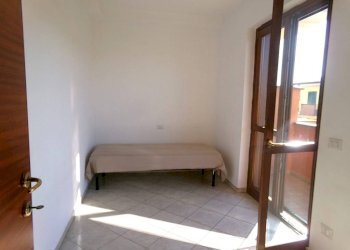 Camera da letto - Three-room apartment via Marino, 5, Anzio - photo 23