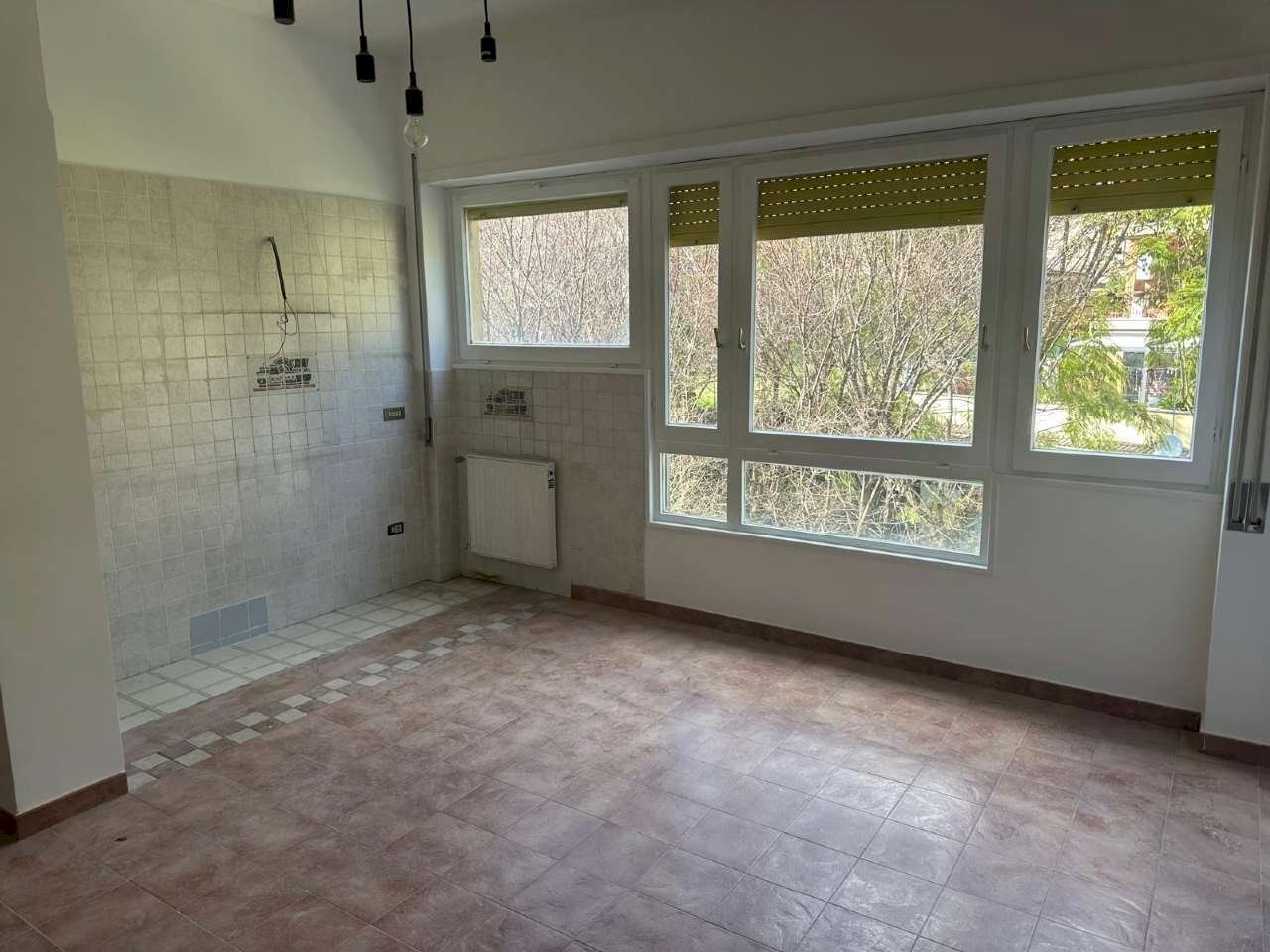 Soggiorno 1. - Bilocale via Beata Vergine del Carmelo, Roma (zona Mostacciano) - foto 1