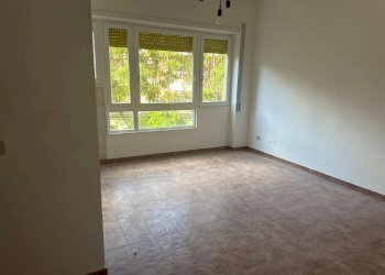 Soggiorno 3. - Bilocale via Beata Vergine del Carmelo, Roma (zona Mostacciano) - foto 3