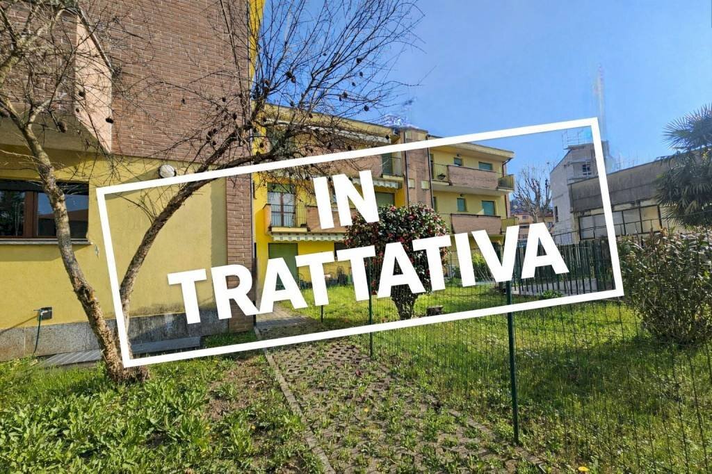 Facciata - Trilocale via Colli Renato, 26a, Azzate - foto 1