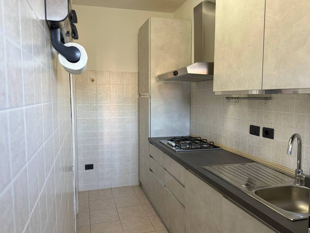 Cucina - Trilocale via Colli Renato, 26a, Azzate - foto 3