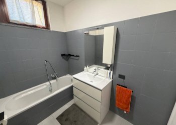 Bagno - Three-room apartment via Colli Renato, 26a, Azzate - photo 12