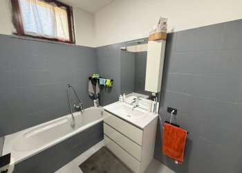 Bagno - Three-room apartment via Colli Renato, 26a, Azzate - photo 12