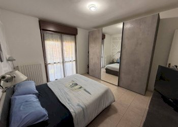 Camera da letto - Three-room apartment via Colli Renato, 26a, Azzate - photo 16