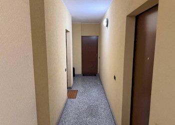 Interno palazzo - Three-room apartment via Colli Renato, 26a, Azzate - photo 27