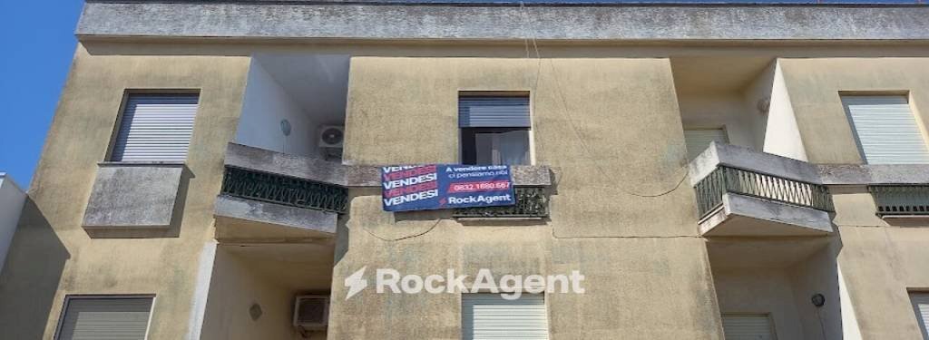 Facciata - Trilocale via Canova, 131, Casarano - foto 2