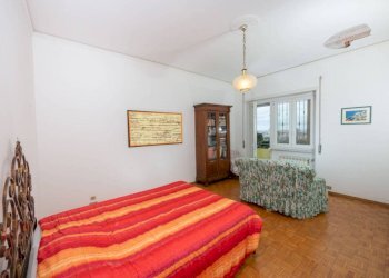 Camera da letto - Bilocale via Arturo Ferretto, 44, Genova (zona Marassi) - foto 15