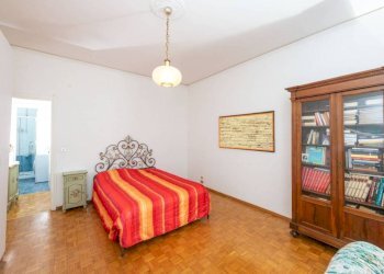 Camera da letto - Bilocale via Arturo Ferretto, 44, Genova (zona Marassi) - foto 22